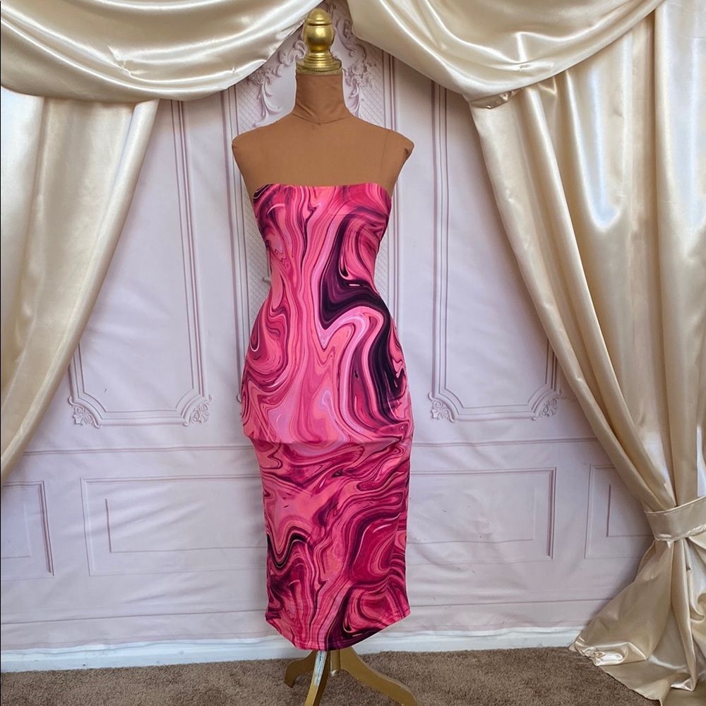 Elegant Pink Swirl Strapless Dress